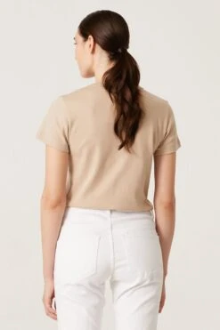 Andiata Naisten T-paita, Famie Ss Vaalea Beige -Kekäle andiata naisten t paita famie ss vaalea beige 3