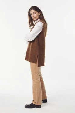 Claire Naisten Neuleliivi EMMELINE Tummanruskea 11 Claire Naisten Neuleliivi EMMELINE Tummanruskea -Kekäle claire naisten neuleliivi emmeline tummanruskea 4