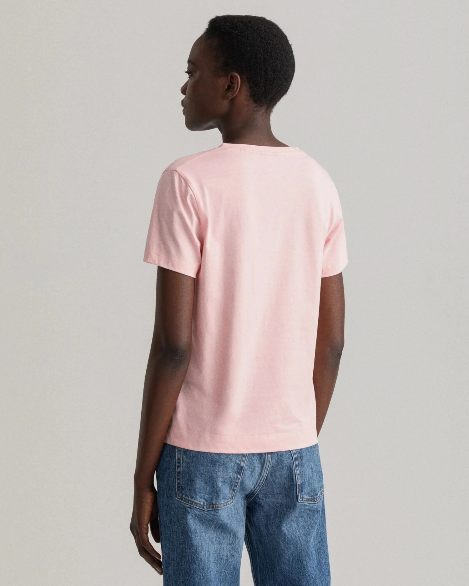 Gant Naisten T-paita ORIGINAL V-NECK SS T-SHIRT Pinkki 4 Gant Naisten T-paita ORIGINAL V-NECK SS T-SHIRT Pinkki - Image 2