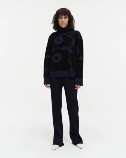 Marimekko, Naisten Neule, RUDIA UNIKKO VILLANEULEPUSERO Musta Kuosi