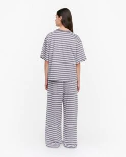 Marimekko Naisten Pyjamapaita HIIRENKORVA TASARAITA LIGHT Harmaa Kuosi -Kekäle marimekko naisten pyjamapaita hiirenkorva tasaraita light harmaa kuosi 3