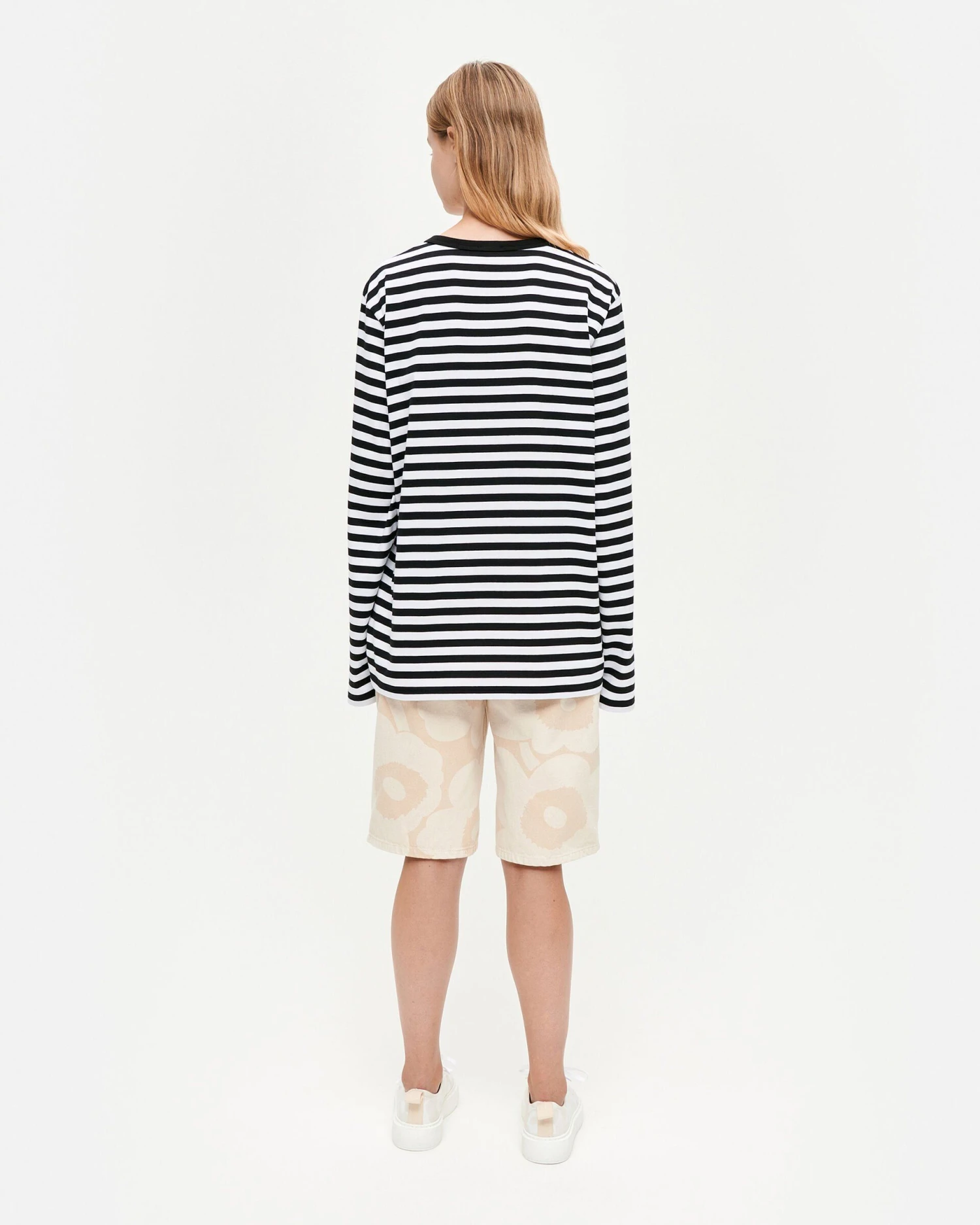 Marimekko Naisten T-paita KIOSKI RUOTI TASARAITA UNIKKO-PAITA Raidallinen Musta 4 Marimekko Naisten T-paita KIOSKI RUOTI TASARAITA UNIKKO-PAITA Raidallinen Musta - Image 2